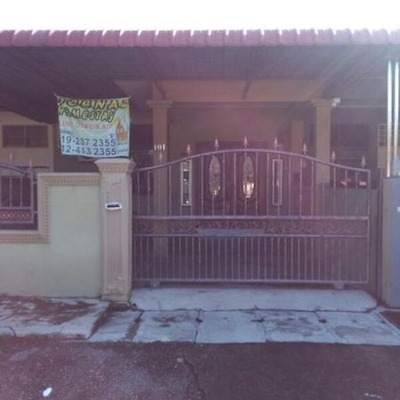 Deenaz Utara Homestay อลอร์สตาร์ ภายนอก รูปภาพ